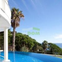 House at the first line of the sea / lake in Spain, Catalunya, Girona, 352 sq.m.