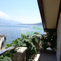 Дом на первой линии моря/озера в Черногории, 111 кв.м.