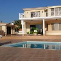Villa at the second line of the sea / lake in Republic of Cyprus, Eparchia Pafou