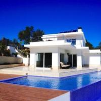 Villa in Spain, Catalunya, Girona, 350 sq.m.
