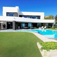 Villa at the first line of the sea / lake in Spain, Andalucia, 428 sq.m.