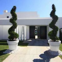 Villa at the first line of the sea / lake in Spain, Andalucia, 428 sq.m.