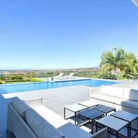 Villa in Spain, Andalucia, 610 sq.m.