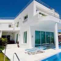 Villa in Spain, Andalucia, 618 sq.m.