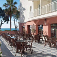 Отель (гостиница) на первой линии моря/озера в Испании, Андалусия, 5000 кв.м.