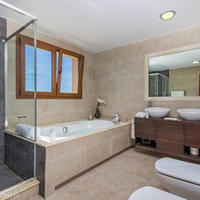 Villa in Spain, Balearic Islands, Palma, 322 sq.m.