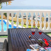 Вилла на первой линии моря/озера в Испании, Андалусия, 206 кв.м.