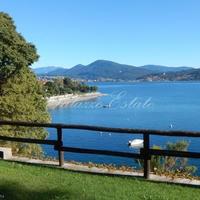 Вилла на первой линии моря/озера в Италии, Варезе