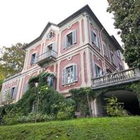 Вилла в центре города, на первой линии моря/озера в Италии, Варезе