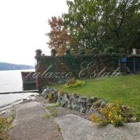 Вилла в центре города, на первой линии моря/озера в Италии, Варезе