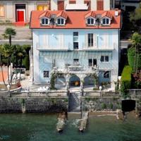 Вилла в центре города, на первой линии моря/озера в Италии, Варезе