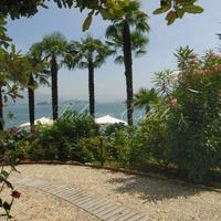 Вилла в центре города, на первой линии моря/озера в Италии, Варезе