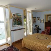 Вилла в центре города, на первой линии моря/озера в Италии, Варезе