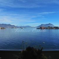 Вилла в центре города, на первой линии моря/озера в Италии, Варезе