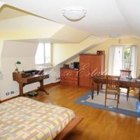 Вилла в центре города, на первой линии моря/озера в Италии, Варезе