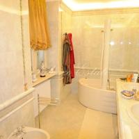 Вилла в центре города, на первой линии моря/озера в Италии, Варезе