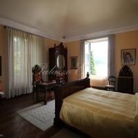 Вилла на второй линии моря/озера в Италии, Ломбардия, Варезе