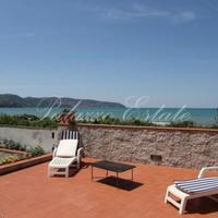 Villa at the first line of the sea / lake in Italy, Pienza, 240 sq.m.