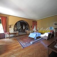 Вилла на первой линии моря/озера в Италии, Ломбардия, Варезе