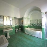 Вилла на первой линии моря/озера в Италии, Ломбардия, Варезе