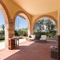 Вилла в центре города в Италии, Пиза, 300 кв.м.