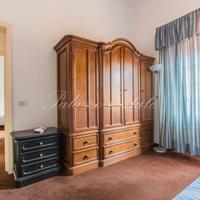 Вилла в центре города в Италии, Пиза, 300 кв.м.