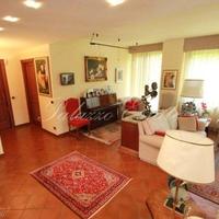 Вилла в Италии, Ломбардия, Варезе