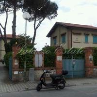 Вилла на первой линии моря/озера в Италии, Пиза, 700 кв.м.