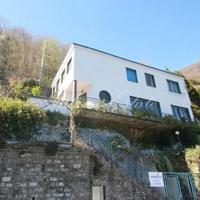 Villa at the first line of the sea / lake, in the suburbs in Italy, Varese, 200 sq.m.