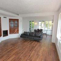 Villa at the first line of the sea / lake, in the suburbs in Italy, Varese, 200 sq.m.