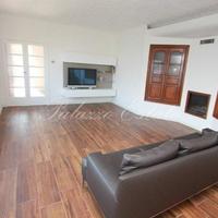 Villa at the first line of the sea / lake, in the suburbs in Italy, Varese, 200 sq.m.