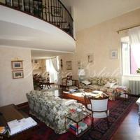 Вилла в центре города в Италии, Варезе, 520 кв.м.