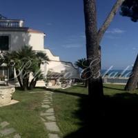 Вилла на первой линии моря/озера в Италии, Вентимилья