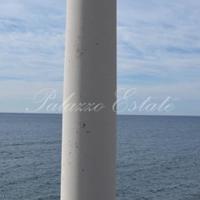 Вилла на первой линии моря/озера в Италии, Вентимилья