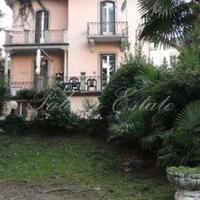 Villa in the city center in Italy, Varese, 380 sq.m.