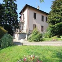 Villa in the city center in Italy, Varese, 380 sq.m.