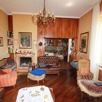 Villa in the city center in Italy, Varese, 380 sq.m.