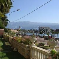 Вилла в центре города, на первой линии моря/озера в Италии, Гарда, 435 кв.м.