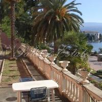 Вилла в центре города, на первой линии моря/озера в Италии, Гарда, 435 кв.м.