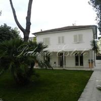 Villa in the city center in Italy, Pisa, 200 sq.m.