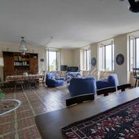 Апартаменты в центре города, на первой линии моря/озера в Италии, Варезе