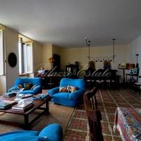 Апартаменты в центре города, на первой линии моря/озера в Италии, Варезе