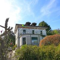 Вилла на первой линии моря/озера в Италии, Варезе