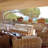 Villa at the first line of the sea / lake in Italy, Pienza, 650 sq.m.