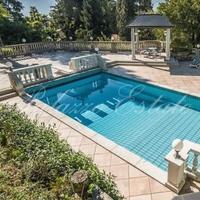 Villa in the city center in Italy, Varese, 800 sq.m.