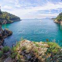 Villa at the first line of the sea / lake in Italy, San Donnino