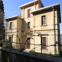 Вилла в Италии, Ломбардия, Варезе, 900 кв.м.