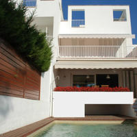 Таунхаус на первой линии моря/озера в Испании, Каталония, Жирона, 175 кв.м.