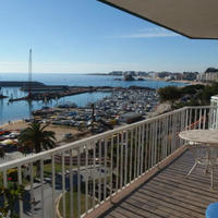 Flat at the first line of the sea / lake in Spain, Catalunya, Girona, 250 sq.m.