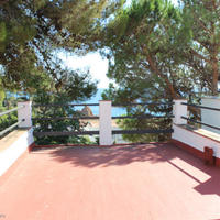 Townhouse at the first line of the sea / lake in Spain, Catalunya, Girona, 145 sq.m.